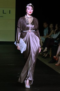 Barli Asmara Plaza Indonesia Fashion Week Special Ramadhan 2012. at Function Hall lantai 2. Jakarta. [Foto: Mohammad Abduh/Wolipop]