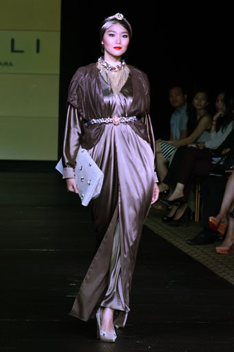 Barli Asmara Plaza Indonesia Fashion Week Special Ramadhan 2012. at Function Hall lantai 2. Jakarta. [Foto: Mohammad Abduh/Wolipop]
