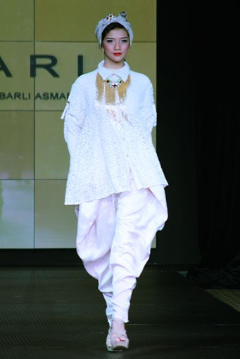 Barli Asmara Plaza Indonesia Fashion Week Special Ramadhan 2012. at Function Hall lantai 2. Jakarta. [Foto: Mohammad Abduh/Wolipop]
