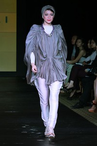 Barli Asmara Plaza Indonesia Fashion Week Special Ramadhan 2012. at Function Hall lantai 2. Jakarta. [Foto: Mohammad Abduh/Wolipop]