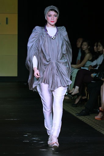 Barli Asmara Plaza Indonesia Fashion Week Special Ramadhan 2012. at Function Hall lantai 2. Jakarta. [Foto: Mohammad Abduh/Wolipop]