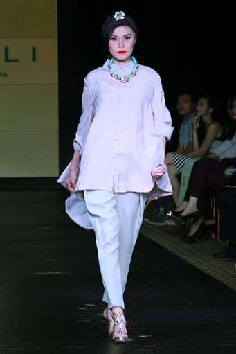 Barli Asmara Plaza Indonesia Fashion Week Special Ramadhan 2012. at Function Hall lantai 2. Jakarta. [Foto: Mohammad Abduh/Wolipop]