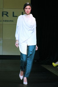 Barli Asmara Plaza Indonesia Fashion Week Special Ramadhan 2012. at Function Hall lantai 2. Jakarta. [Foto: Mohammad Abduh/Wolipop]