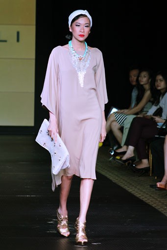 Barli Asmara Plaza Indonesia Fashion Week Special Ramadhan 2012. at Function Hall lantai 2. Jakarta. [Foto: Mohammad Abduh/Wolipop]