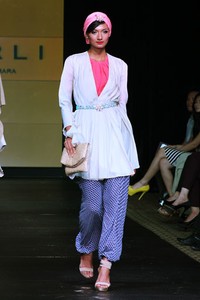 Barli Asmara Plaza Indonesia Fashion Week Special Ramadhan 2012. at Function Hall lantai 2. Jakarta. [Foto: Mohammad Abduh/Wolipop]