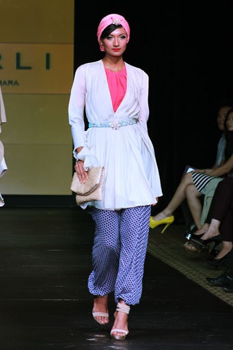 Barli Asmara Plaza Indonesia Fashion Week Special Ramadhan 2012. at Function Hall lantai 2. Jakarta. [Foto: Mohammad Abduh/Wolipop]