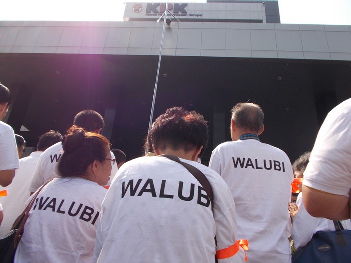 Biksu Panjatkan Doa untuk Hartati di KPK