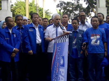 Hatta Rajasa Lepas 10 Ribu Pemudik 