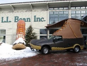 Wow! Mobil Sepatu Bot Raksasa