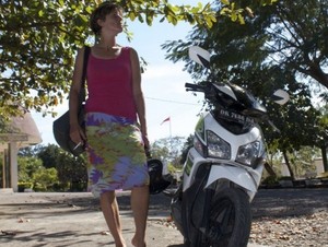 Ibu & Anak Asal Inggris Bermotor Menjelajah Indonesia!