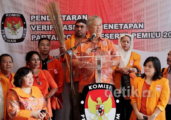 Bawa Sapu Lidi, Partai SRI Daftar Pemilu