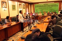Marsudi Suhud selaku Sekjen PBNU memimpin acara tersebut dengan didampingi Letjen (Pur) Supriyadi Ketua PPAD bersama Asad Syaid Ali Wakil Ketum PBNU.