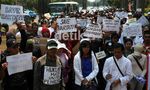 Biksu Berdoa untuk Hartati di KPK