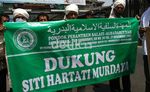 Biksu Berdoa untuk Hartati di KPK