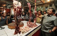 Harga daging yang terus meningkat diharapkan dapat direm secepatnya.