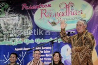 Din memberi sambutan dalam acara tersebut. Din menyatakan toleransi umat beragama patut dijunjung tinggi.