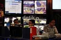 Di sini kepadatan arus lalu lintas yang dilalui pemudik dipantau.