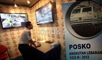 Petugas memantau arus mudik di sejumlah kota di Indonesia.