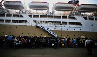 Kapal ini akan membawa mereka ke kampung halaman di Belawan, Sumatra Utara.