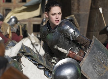 Kristen Stewart Didepak dari Sekuel Snow White and the Huntsman