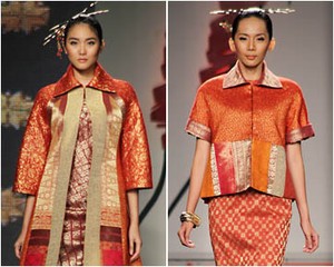 Benang Emas Konsisten Hiasi Baju Adat Sumatra