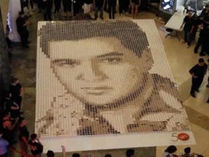 Mozaik Blue Hawaii Elvis Presley Pecahkan Rekor Dunia