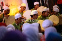 Sebelum Juliette tampil, hadroh dan marawis dan salah satu yayasan tampil menghibur anak-anak yatim yang hadir.