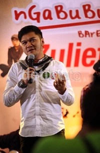 Salah satu lagu yang dinyanyikan Juliette adalah Bukannya Aku Takut.