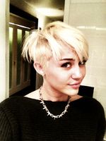 Rambut Cepak Miley Cyrus