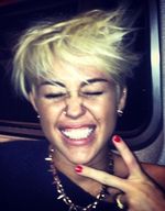 Rambut Cepak Miley Cyrus