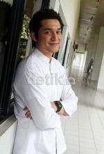 Miller Khan Berbaju Koko