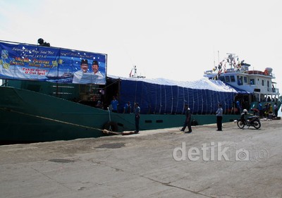 Kapal Barang Disulap Jadi Kapal Penumpang