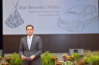 Peluncuran program Lebaran Rescue ditandai dengan acara flag off ceremony oleh CEO & President Director of PT Mercedes-Benz Indonesia Dr Claus Weidner. (Dok Mercedes Benz).