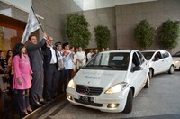 CEO & Presdir Mercedes Benz Indonesia Dr Claus Weidner melepas para teknisi. Tujuan dari program tahunan ini adalah untuk memberikan kenyamanan bagi pengguna Mercedes Benz selama libur Lebaran. (Dok Mercedes Benz).