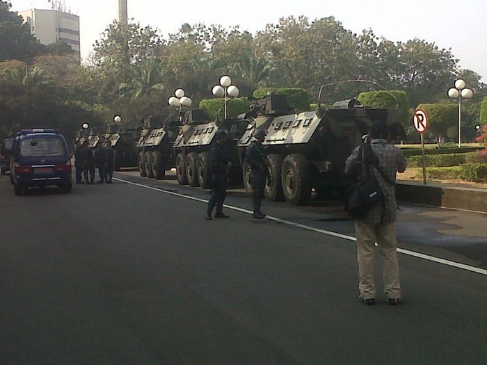 6 Panser dan 2 Heli Nangkring di DPR Amankan Pidato Presiden