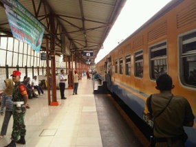 H-3 Pagi, 3.348 Orang Mudik dari Stasiun Pasar Senen H-3 Pagi, 3.348 Orang Mudik dari Stasiun Pasar Senen