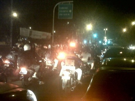 Tengah Malam, Ribuan Motor Pemudik Padati Jalur Kalimalang
