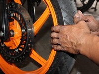10 Hal yang Salah Saat Kencan Bareng Motor Tercinta