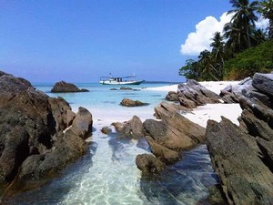 Pantai-pantai Ini Punya Istana Bawah Laut yang Memukau
