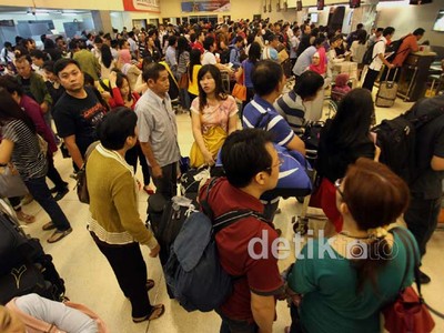 Pemudik Padati Bandara Soekarno-Hatta