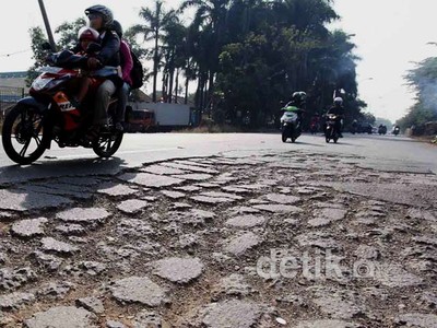 Jalan Rusak Ancam Pemudik