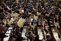 Sejumlah kursi DPR kosong.  Dalam pidatonya Presiden SBY mendorong agar lembaga penegak hukum bisa meniru KPK dalam pemberantasan korupsi.