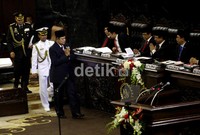 Dalam pidatonya SBY bangga karena kini Indonesia sering dimintai pendapat atas berbagai masalah di dunia.