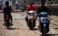 Sementera bila sesuai aturan hukum atau dalam UU Nomor 23 Tahun 2007 tentang Perkeretaapian dan UU LLAJ Nomor 22 Tahun 2009, ketika akan melewati pintu perlintasan, setiap orang maupun pengendara yang akan melewati perlintasan sebidang harus memprioritaskan kereta api.