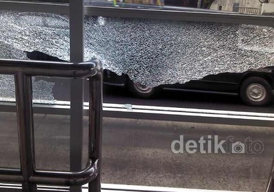 Halte TransJ Dirusak Orang Tak Dikenal