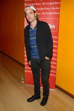 Gaya Santai Robert Pattinson