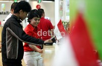Selain karyawan mengenakan atribut Merah Putih, di setiap ruangan juga dihiasi dengan balon dan bendera Merah Putih.