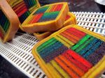 Uniknya Lapis Legit Rainbow Ny. Liem