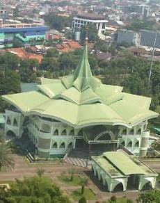 Baiturrahman, Masjid Hijau Tempat Berdoanya Para Wakil Rakyat