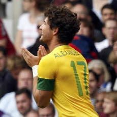 Pato Dua Gol, Brasil Kandaskan Swedia